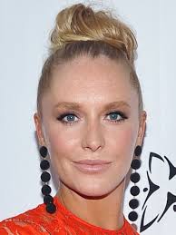 Annie Stark's Instagram, Twitter & Facebook