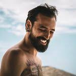 Derik Ross's Instagram, Twitter & Facebook