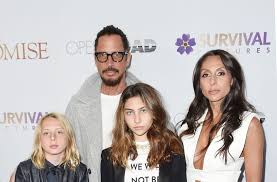 Shortly after midnight on may 18th, detroit officers responded to a frantic 911 call. Nach Tod Von Chris Cornell Familie Stellt Selbstmordthese In Frage Panorama Stuttgarter Nachrichten
