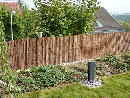 Sobald sie gartenleuchten dauerhaft in ihr gartenambiente integrieren möchten, sind die sicheren, dauerhaft wasserbeständigen erdkabel die sinnvollste alternative, licht in ihren garten zu bringen. Licht Strom Im Garten Bornefeld Garten U Landschaftsbau Gbr