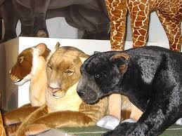 This Famous Toy Store Fao Schwarz On 59th And Fifth Avenue Has Life Size Stuffed Animals That Are Very Realistic Life Size Stuffed Animals Animals Fao Schwarz