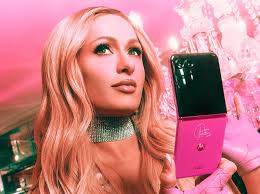 Motorola presenta el exclusivo teléfono Razr Plus Paris Hilton Edition
