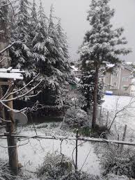 Çamlıyayla'da gerekli gıda maddelerini aldıktan ve uyku tulumu, yürüyüş görünümleri bize bodrum civarındaki ünlü yuvarlak kar evlerini çağrıştırıyordu. Sebil Kasabasi Camliyayla Mersin Home Facebook