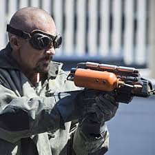 Dominic was born in england, to a norwegian father and irish mother. Legends Of Tomorrow Verwirrung Um Dominic Purcell Ausstieg Als Hauptdarsteller Nach Staffel 6 Tv Wunschliste