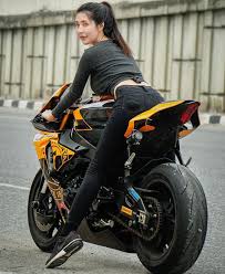 Kumpulan cewek cantik naik motor kawasaki ninja 2 stroke. 5 Biker Cantik Dan Seksi Nomor 3 Dari Indonesia