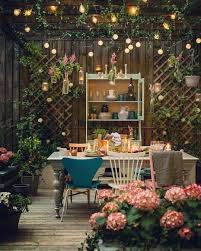 Make a vintage light decor for your backyard and garden decor! Your Diy Guide To A Backyard Makeover On A Budget