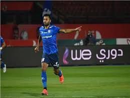واعتدى حسام حسن على مصور داخل أرض الملعب وقام بتحطيم الكاميرا الخاصة به. Ve Yewcyqg6lym