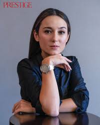 Julie estelle ajak pacar pembalap liburan bareng, momen manis ini bukti sudah akrab dengan jarang umbar kemesraan, momen julie estelle gandeng mesra pembalap david tjiptobiantoro jadi. Julie Estelle Shares Her New Perspective On Life And Love In A New Prestige X Lv Collab Prestige Online Indonesia