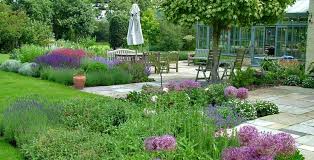 This Would Be A Nice Concept For The Back Or Side Of The Restaurant To Soften The Out Seating Area Garden Landscape Design Acreage Landscaping Landscape Design