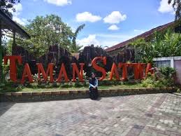 Ini foto tentang mencari, pagar kawat, rusa. Banjarmasin Zoo 2020 All You Need To Know Before You Go With Photos Tripadvisor