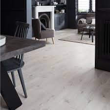Sol Stratifie Bilston Chene Blanchi 8 Mm Sol Stratifie Castorama En 2020 Plancher Bois Massif Sol Stratifie Plancher Bois
