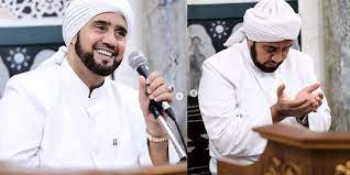 August 14, 2018 · aisyah radiallahu 'anha istri nabi shallallahu 'alaihi wasallam menceritakan, rasulullah shallallahu 'alaihi wasallam menikahiku di bulan syawal, dan membangun rumah tangga denganku pada bulan syawal. Jarang Tersorot Ini Potret Kediaman Habib Syech Bin Abdul Qodir Assegaf Merdeka Com