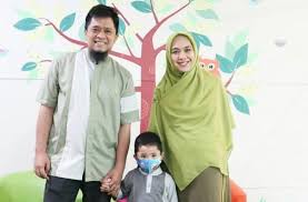 Lewat instagramnya, oki menceritakan penyakit yang diidap putranya ini. Anak Oki Setiana Dewi Alami Fimosis Diputuskan Sunat Di Usia 3 Tahun Matamata Com