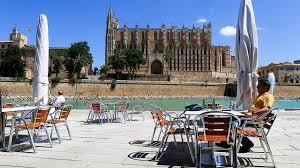 Håll dig uppdaterad om mallorca och corona här är några tips på var du själv kan söka aktuell information på svenska och engelska det kan vara svårt att hitta den senaste informationen om vad som gäller för oss på mallorca. Trotz Corona Der Urlaub Am Mittelmeer Kommt Naher