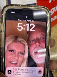 Hi, I am new to town and wondering where the cool neighborhoods are with  Christmas lights? 🎄