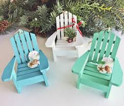 Find great holiday decor options for your beach home on the coast or for decorating a christmas party. Beach Christmas Decorations Ideas Inspired By Sea Sand Shells Beach Bliss Living