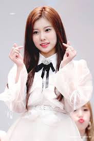 :3 #hyewon #izone i / office. Kang Hyewon Choi Yena Cute Izone Korean Girl Band Kpop Girls Asian Beauty Girl