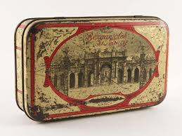 Boite En Metal Vintage De Bergamotes De Nancy Decor De La Place Stanislas F Conditions Boite Rouillee Et Usee Pr Vintage House Antique Boxes Vintage Tins