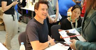 Every year, thousands of people attend comic con. Autographs Ccon Comic Con Stuttgart