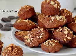 Financier Au Chocolat Garni D Amande Et De Pralin Recette Ptitchef Recept