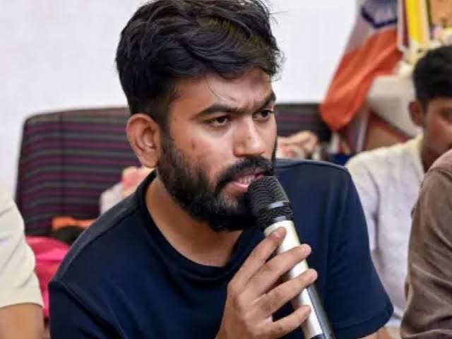 ED-CBI सारख्या यंत्रणा तुमच्याकडे असताना माझी भीती कशाची? शिरसाट भेटीवरून अभिजित दिपकेंचा भाजपवर थेट निशाणा