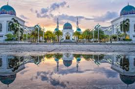 Sungguh sangat banyak nash yang secara jelas menunjukkan kepada kita tentang keutamaan masjid suci ketiga umat islam ini. Al Bukhari Mosque With Reflection By Mohammad Khairizal Afendy Mohammad Azizi On 500px Mosque Beautiful Mosques Masjid