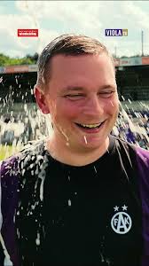 Schon wieder: Bierdusche für Meistertrainer Patrick Fürst (06/2025)