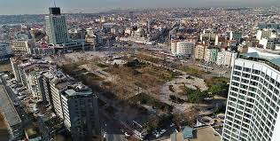 Türk bayrağının taksim camii'nin tepesine asılmasının ardından al bayrağın kubbenin üzerinde dalgalanan görüntüsü kendine hayran bıraktı. Taksim Camii Ve Topcu Kislasi Alani Havadan Goruntulendi Sputnik Turkiye