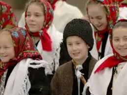 Cel mai frumos colind 2018 cantat de o fetita de 10 ani. Cel Mai Frumos Colind E Vremea Colindelor Youtube