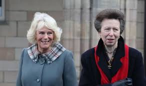 De cette première union sont nés deux enfants, thomas (né en 1974) et laura (née. Camilla Makes Fun Of Rivalry With Princess Anne As She Orders Audience To Not Mention It Royal News Express Co Uk