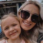 Zoe Hooker's Instagram, Twitter & Facebook