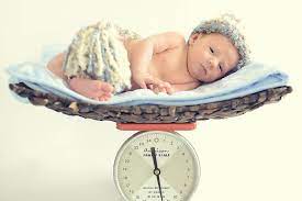Sekarang ini aku hamil 8 bulan anak pertama, tapi terakhir aku periksa ke dokter, berat bayi ku cuma 1.9 kg apa normal? Berat Badan Bayi Kurang Inilah Yang Harus Orang Tua Lakukan