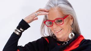 Pin By Alex Thomson On Beautiful Gray Hair Ali Macgraw Aging Gracefully Advanced Style