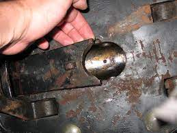 A gooseneck hitch is connected to a gooseneck trailer using a hitch ball. Reese Fold Down Gooseneck Stuck Ford Powerstroke Diesel Forum