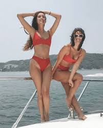 No puedo comprar el escritorio, cuesta 20.000 francos. Laura Carmine S Feet Wikifeet