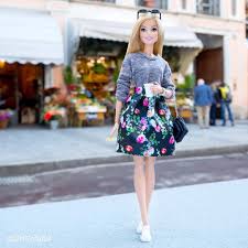 いいね 54 6千件 コメント853件 barbie さん barbiestyle のinstagramアカウント embracing the sneakers skirt trend with a stylish moda stilleri moda bebekleri cicekli etekler