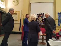 Infatti l'inchiesta fece emergere che il 25 giugno 1992 (circa un mese prima di essere ucciso) borsellino s'incontrò con il colonnello mori e con l'allora capitano giuseppe de donno: Il Prefetto Generale Mario Mori Ed Il Colonnello Giuseppe De Donno Lions Club Foggia Umberto Giordano