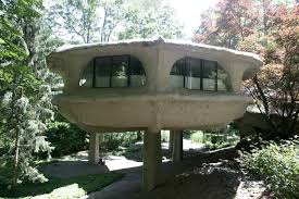 The Mushroom House Perinton Ny A House That Is Far Beyond Our Imagination Mushroom House Storybook Homes Unusual Homes