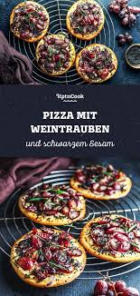 Pizza Mit Weintrauben Schwarzem Sesam Rezept Brunch Fingerfood Rezeptideen Lebensmittel Essen