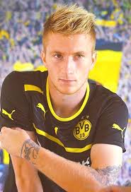 A natural ginger, reus generally adds bleach and highlights to give his hairstyles more personality. Marco Reus Undercut Hairstyle Ajaran T
