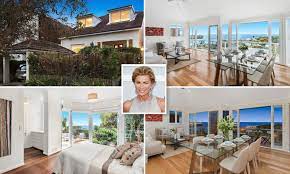Media personality deborah hutton is reluctantly on the move, looking for a bigger home base for her business; Deborah Hutton Snaps Up New 3 5 Million Sydney Home Daily Mail Online