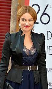 Le juge est une femme est une série télévisée française créée d'après la trilogie littéraire de noëlle loriot qui est diffusée depuis le 11 novembre 1993 sur tf1. Le Juge Est Une Femme Wikipedia