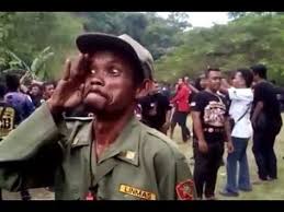 Teropong hidup mengajak untuk bersama sama menilai perjalanan kehidupan sebelum menuju alam abadi. 150 Meme Me Ideas Bones Funny Funny Running Memes Running Memes