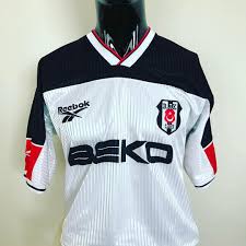 Aradığın beşiktaş forma numaraları ve modelleri indirimli fiyatlarla trendyol'da. Besiktas Ucuncu Futbol Formasi 1999 2000