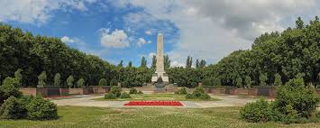 Jahrestag des endes des zweiten weltkriegs der millionen opfer gedacht worden. Zum Tag Der Befreiung Dem 8 Mai 1945 Sowjetisches Ehrenmal In Berlin Schonholz Foto Bild Motive Krieg Und Seine Folgen Reportage Dokumentation Bilder Auf Fotocommunity