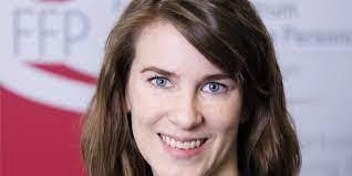 Christine Deters's Instagram, Twitter & Facebook