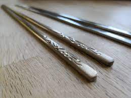 Korean chopsticks are harder to use not because they are 'flat' but because they are made of metal, which is makes them slightly smaller in radius and more slippery when grabbing something. Why The Metal Chopsticks A Korean Tradition ìƒì„¸ë³´ê¸° Citizen Journalistsembassy Of The Republic Of Korea To Norway