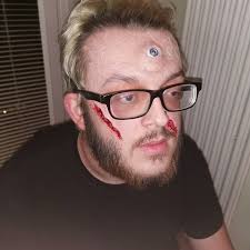 第三の目シリコン義眼。この SFX ピースで体のどこにでもサイクロプスのような外観を作成できます。