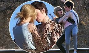 They both dated him at different times, and it does seem totally possible that the singers were jealous of each other. Taylor Swift Puckers Up To John Mayer Lookalike But Don T Worry It S Just For A Music Video Daily Mail Online