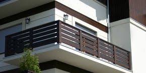 8 front porch railing ideas that designers recommend #1 metal modern railing on a traditional home. Balustrady Drewniane Balkon System Balcony Grill Design Balcony Railing Design Balcony Design